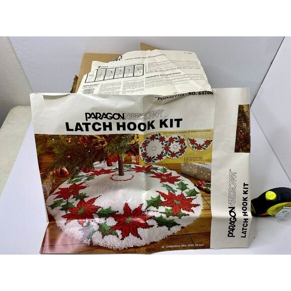 Latch Hook Christmas Tree Skirt Kit Paragon 45" Round Poinsettia New Open Box - Picture 1 of 8